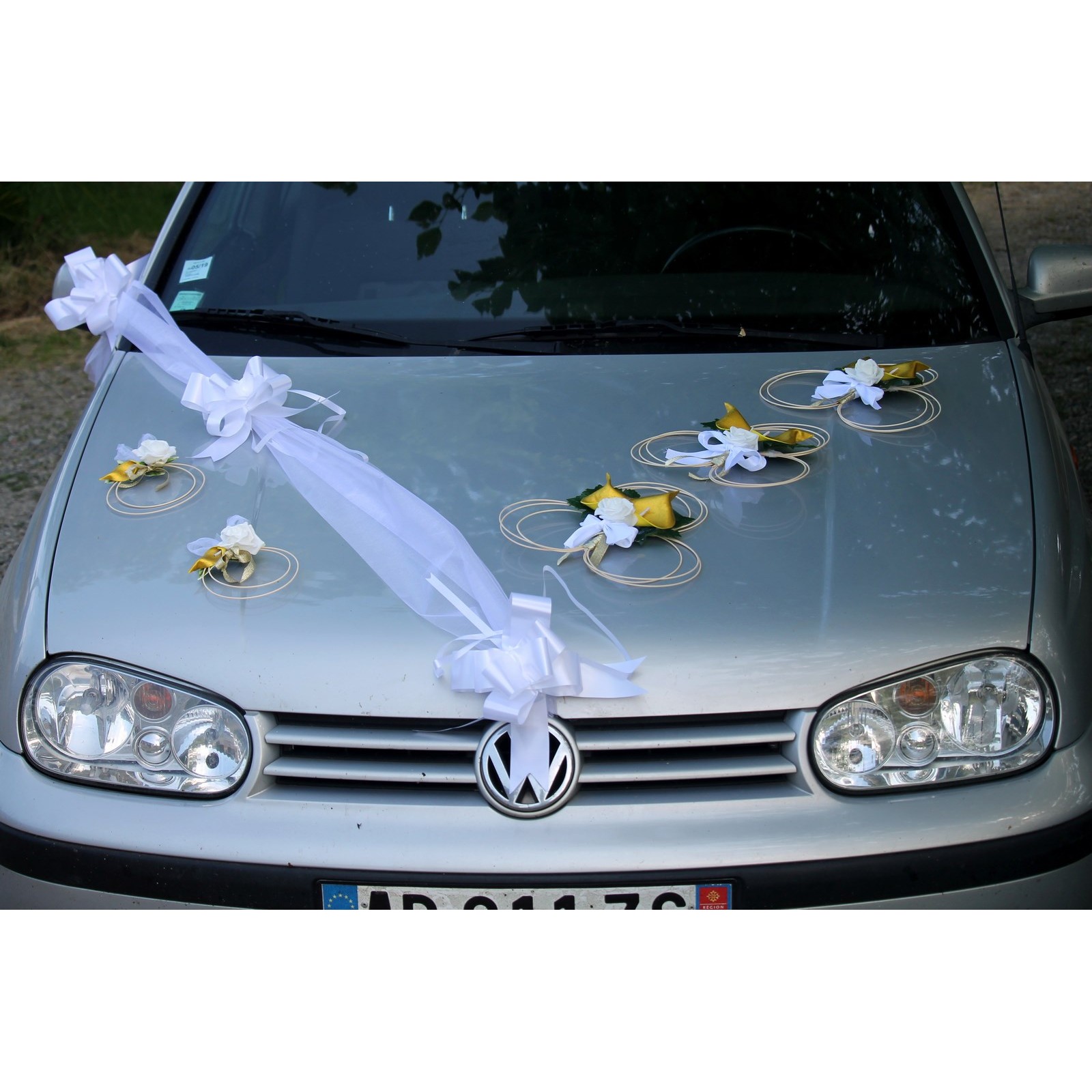 Décoration voiture mariées mariage Blanc et Or arums
