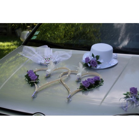 Décoration voiture mariage roses, chapeau et voile