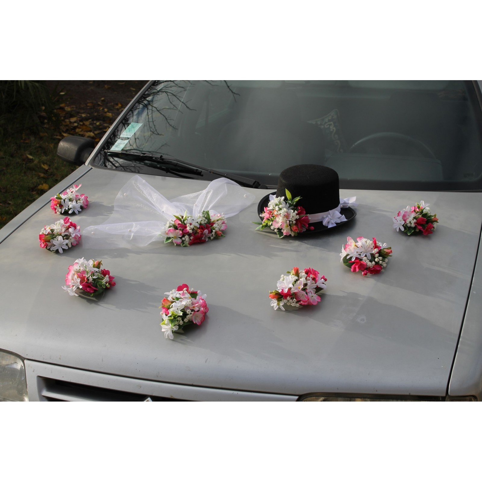 Décoration voiture mariées mariage Blanc et Or arums