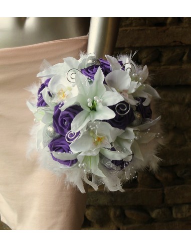 Bouquet de mariée couleur blanc et prune avec des plumes